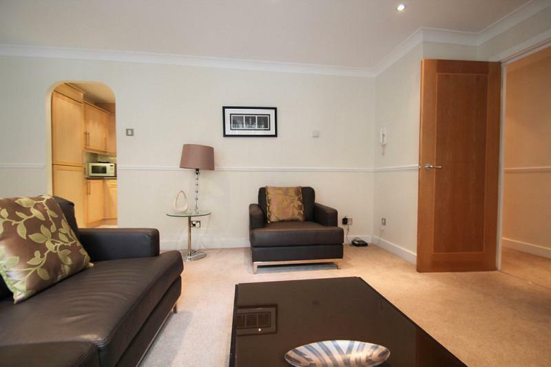 One Bed Serviced Near Millenium Bridge Londra